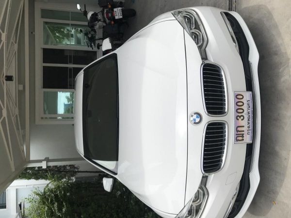 BMW 320d สีขาว ไมล์ 64000 มีการันตี BSI